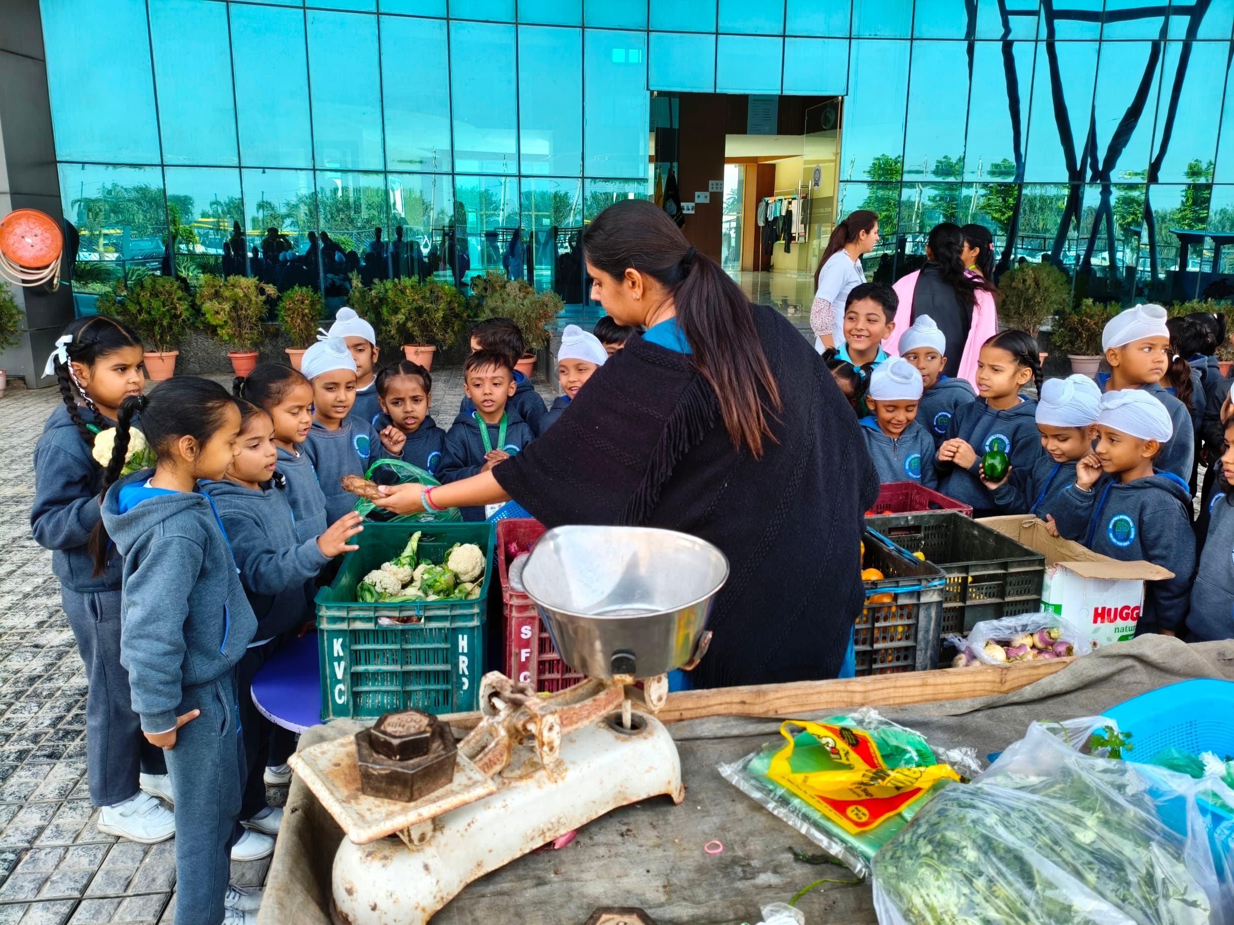 MEET THE COMMUNITY HELPERS